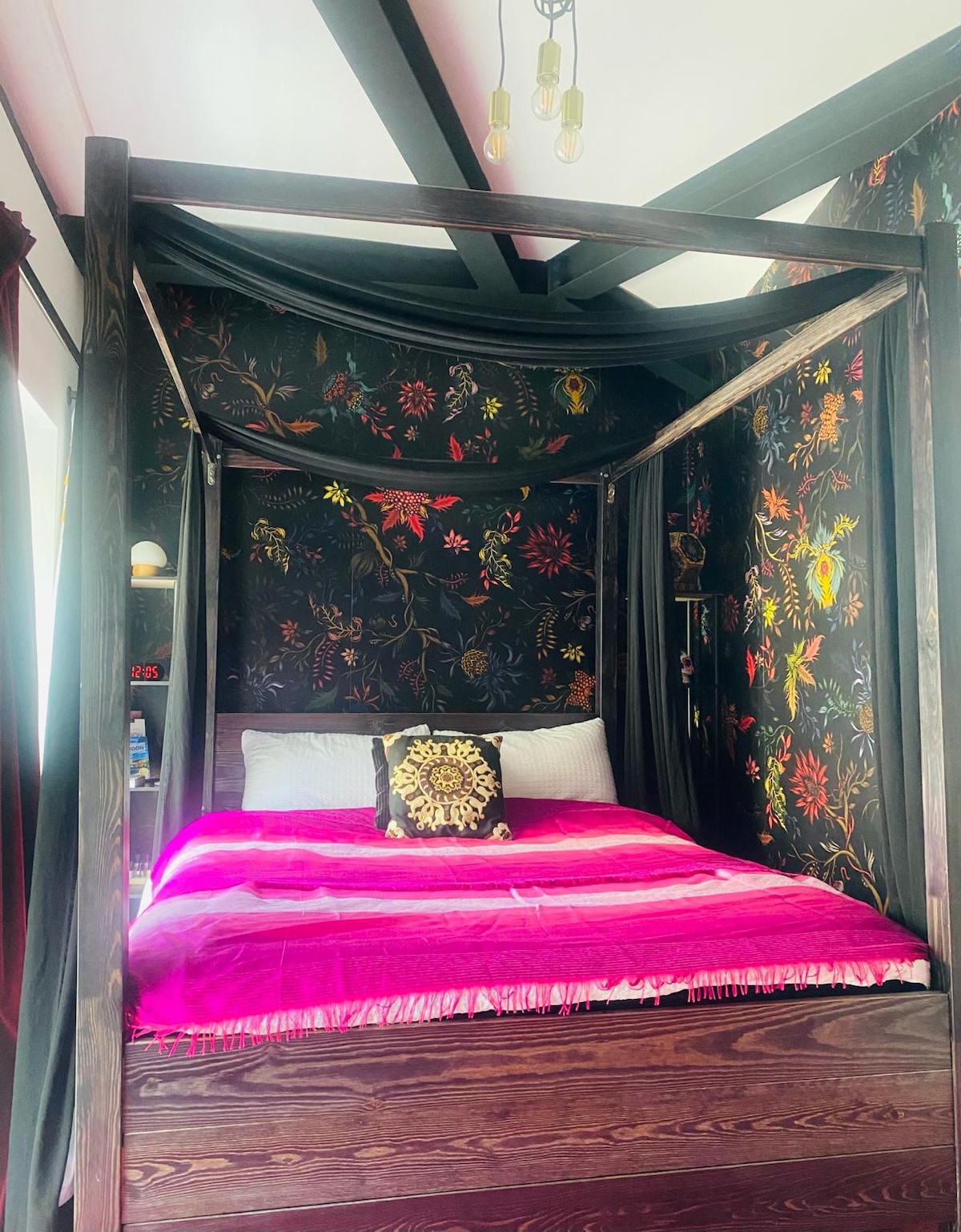 5 min from Tower Bridge Tantra EnSuite Room