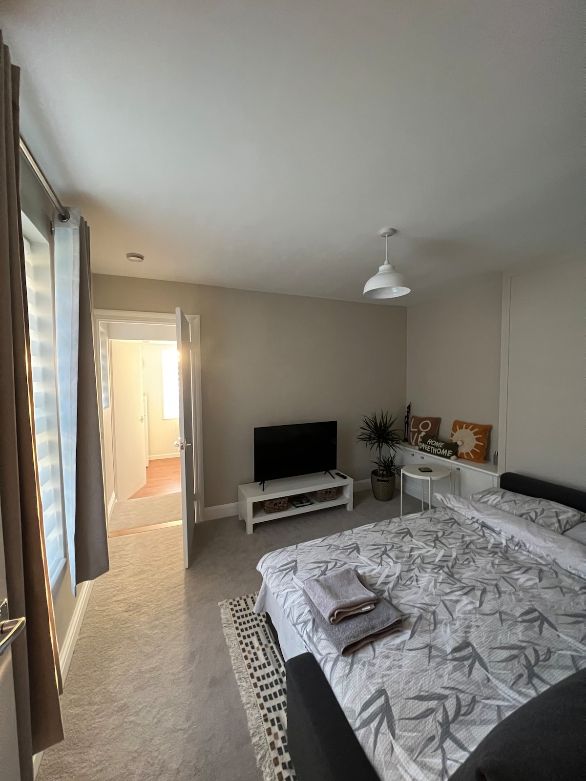 Self-contained flat in St Helier near the beach