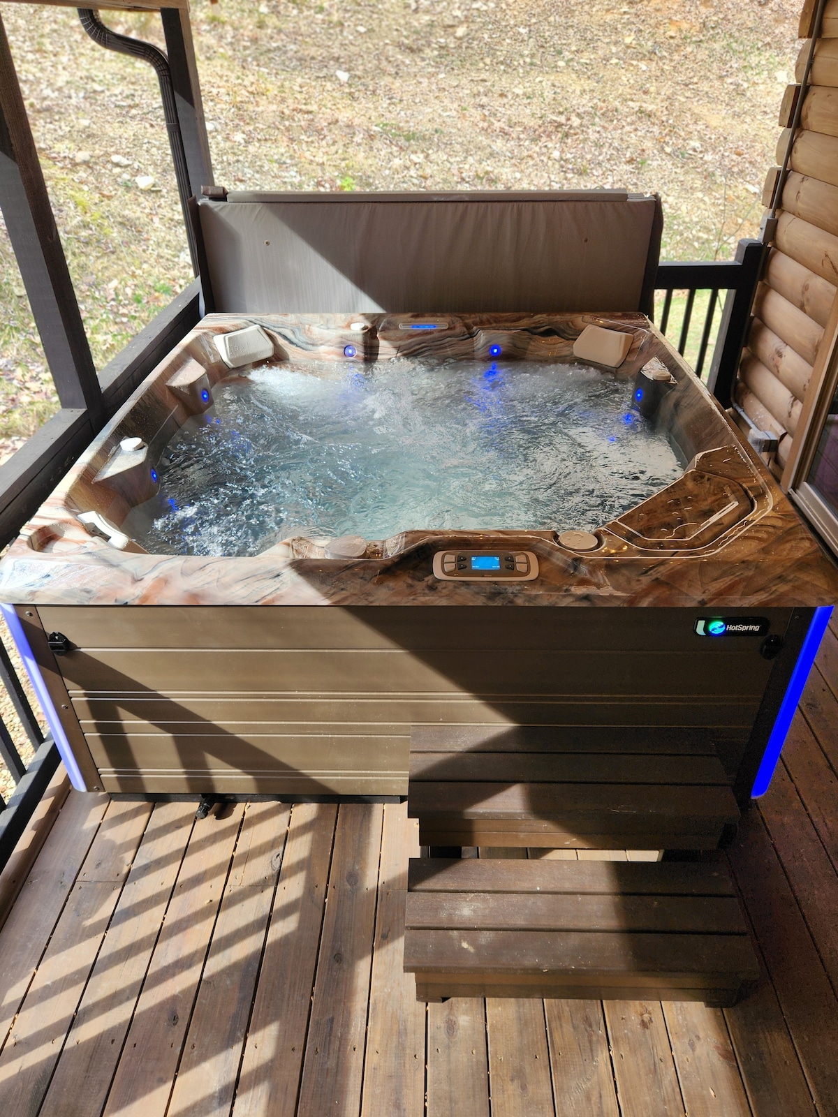 Sky's Creek Retreat on 7 acres Brand New Hot Tub!