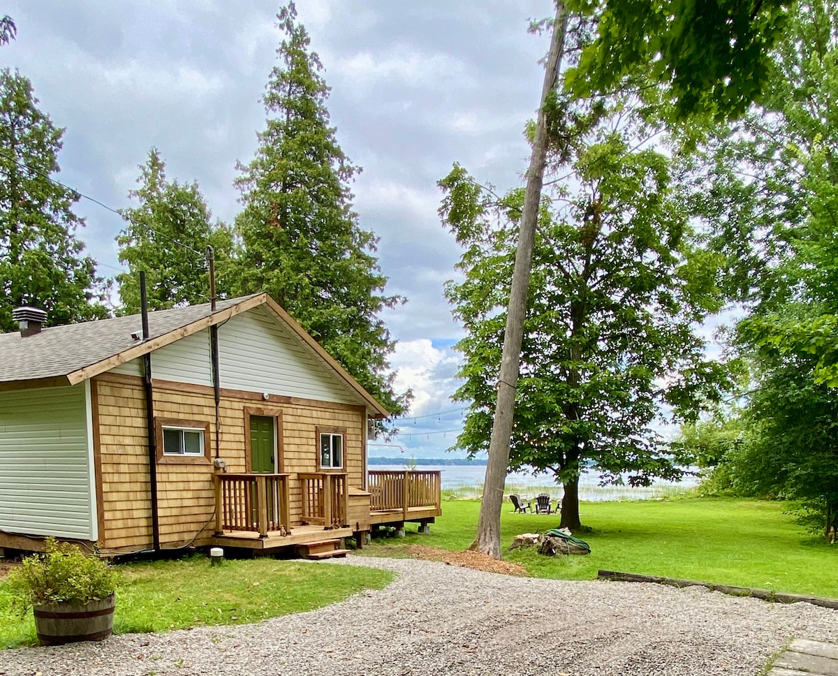 Waterfront Cottage near Perth, Beside Boat Launch!