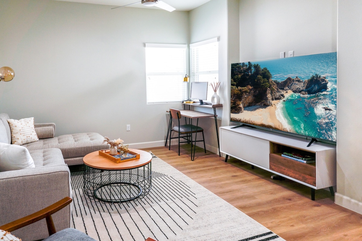 Lux Villa: 2 Living Rooms-Disney+Beach-EV Charging