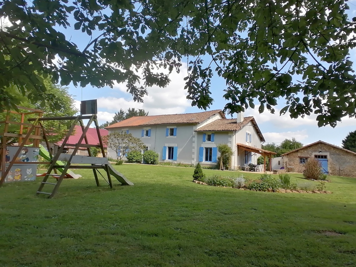 Gîte entre champs et forêt.