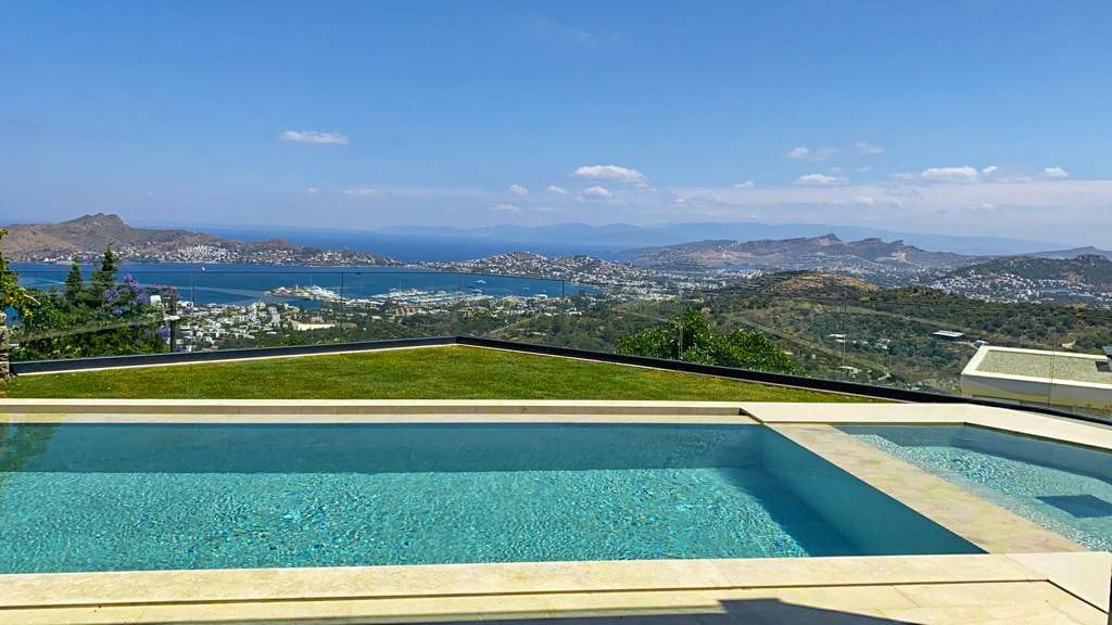 Luxury Villa: Sea & Marina Views