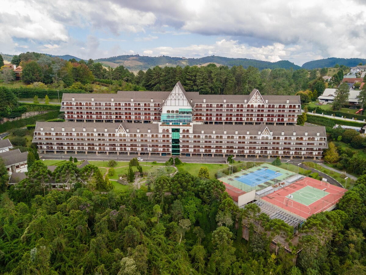 mineir.INN | Piscina Aquecida e Lareira na Serra