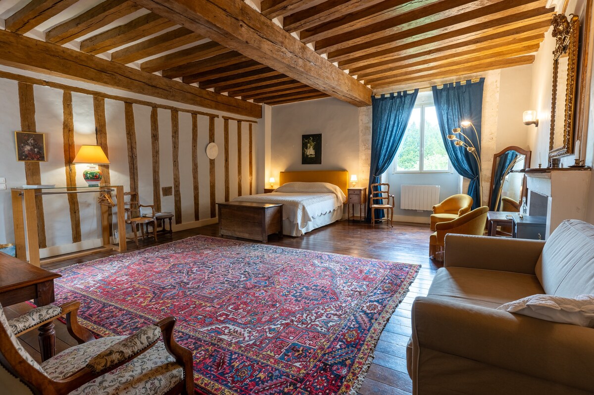 Bed and breakfast in a medieval manor house