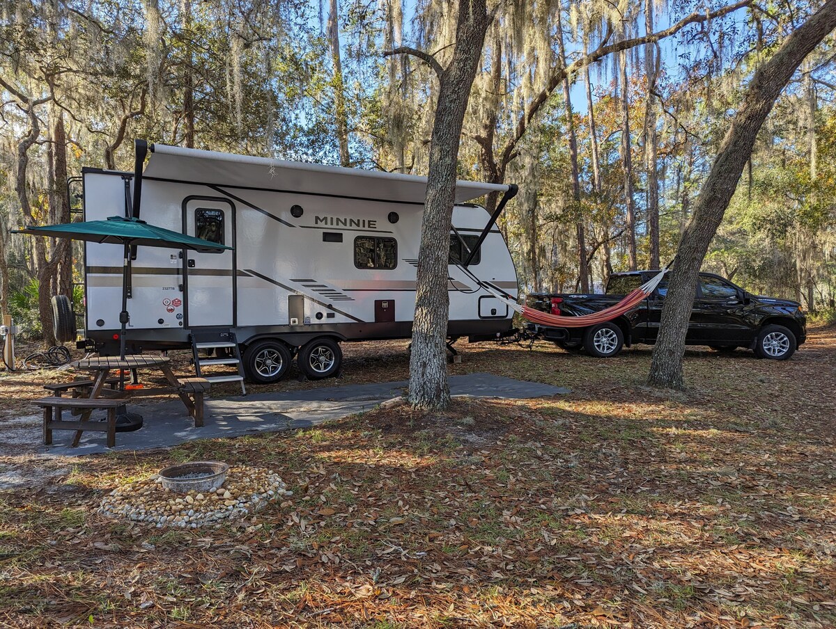 RV Country Space with Lake view