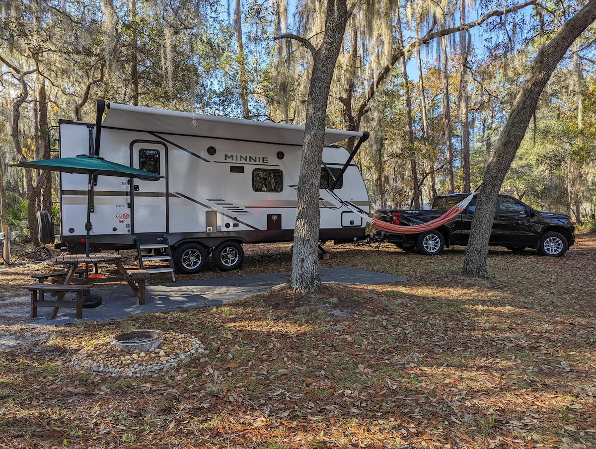 RV Country Space with Lake view