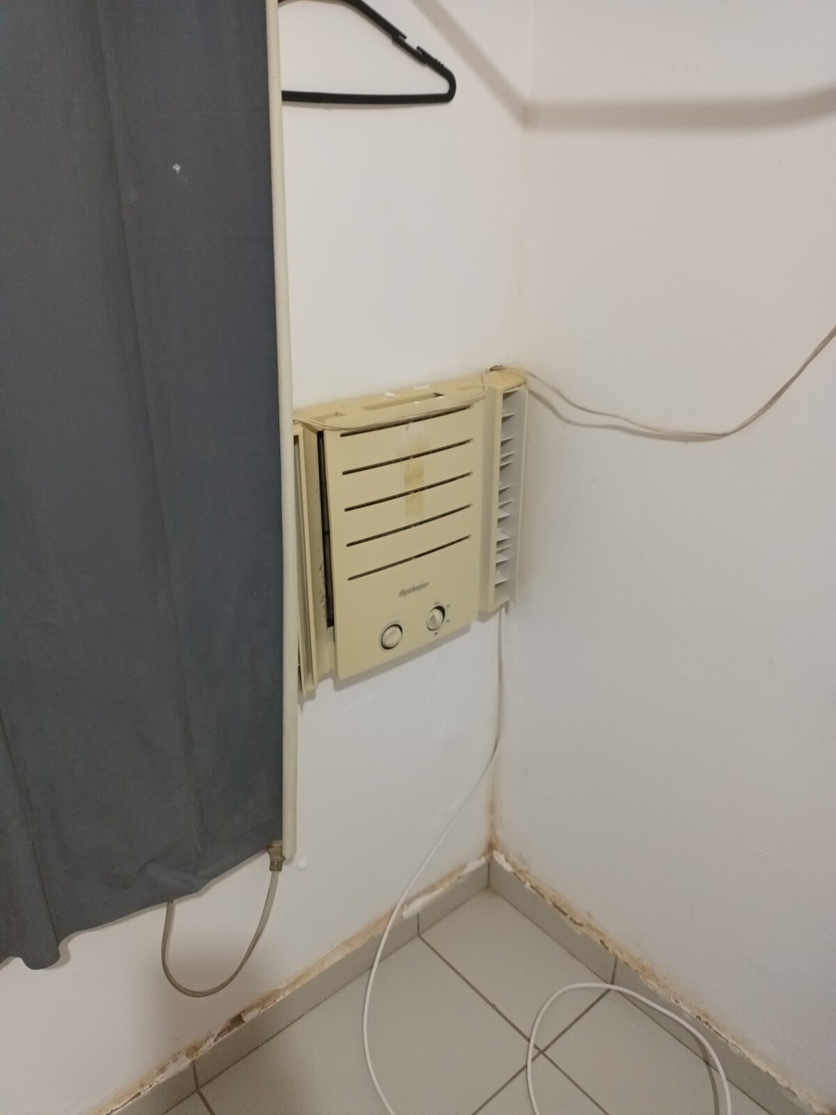 Quarto 06
com ar condicionado
banheiro no corredor