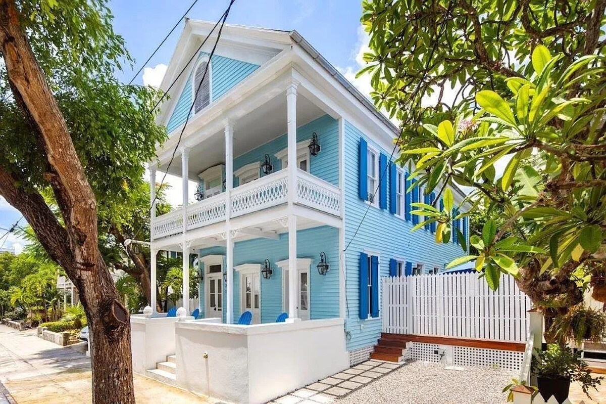 Key West Blue Pineapple Estate