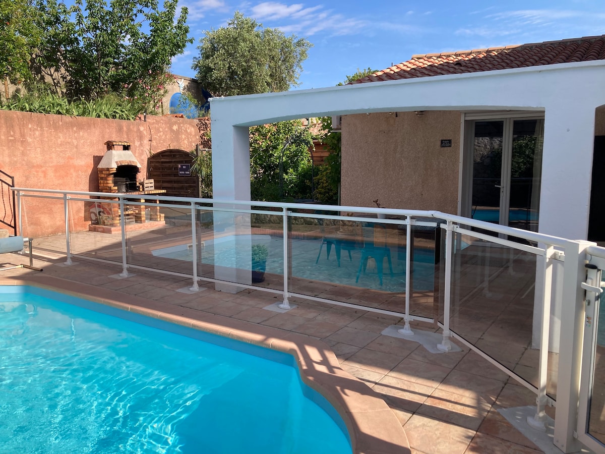 Studio indépendant avec piscine et terrasse