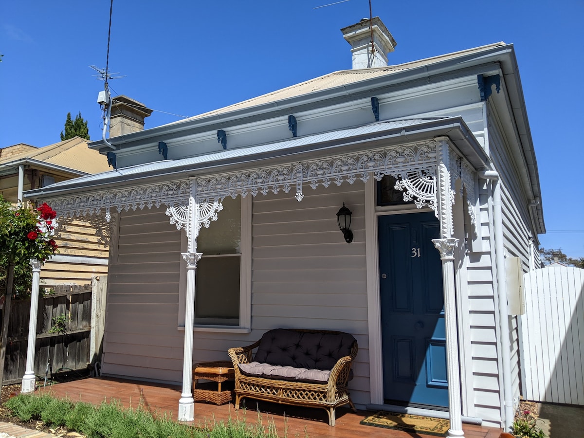 Beautiful Balaclava Cottage near Carlisle St