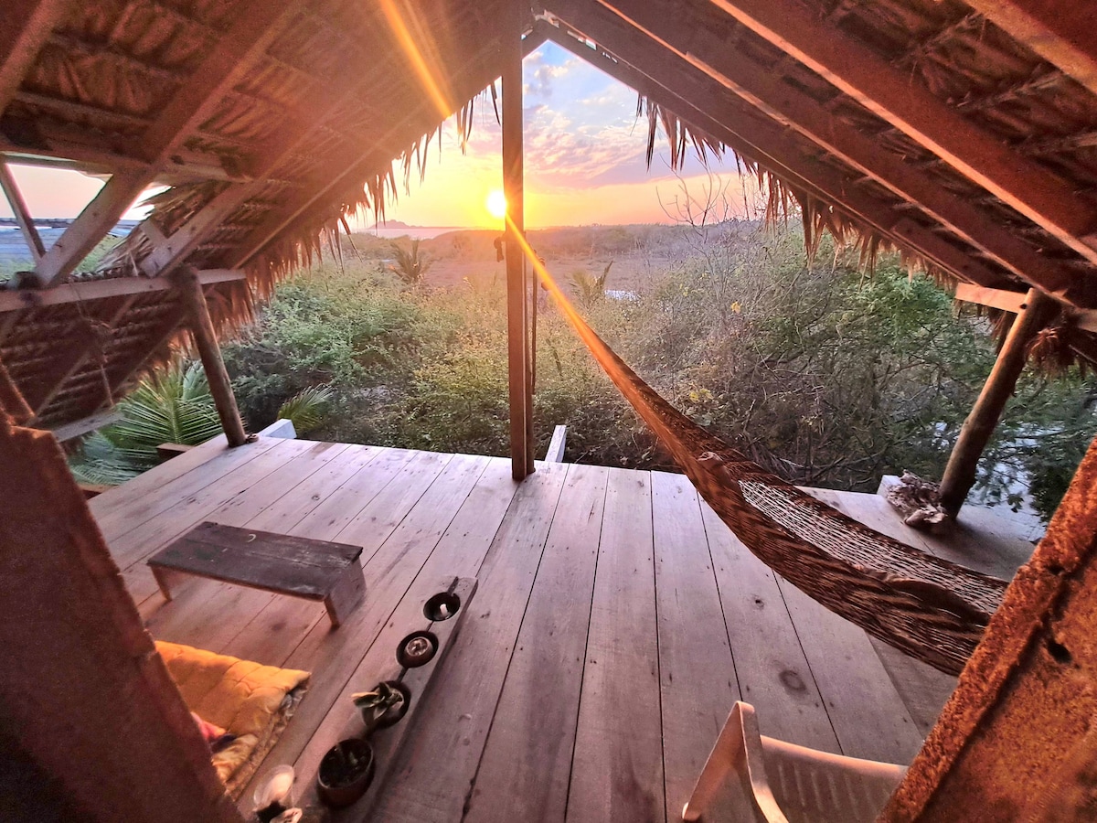 Beachfront Jungle house@Casanomoon