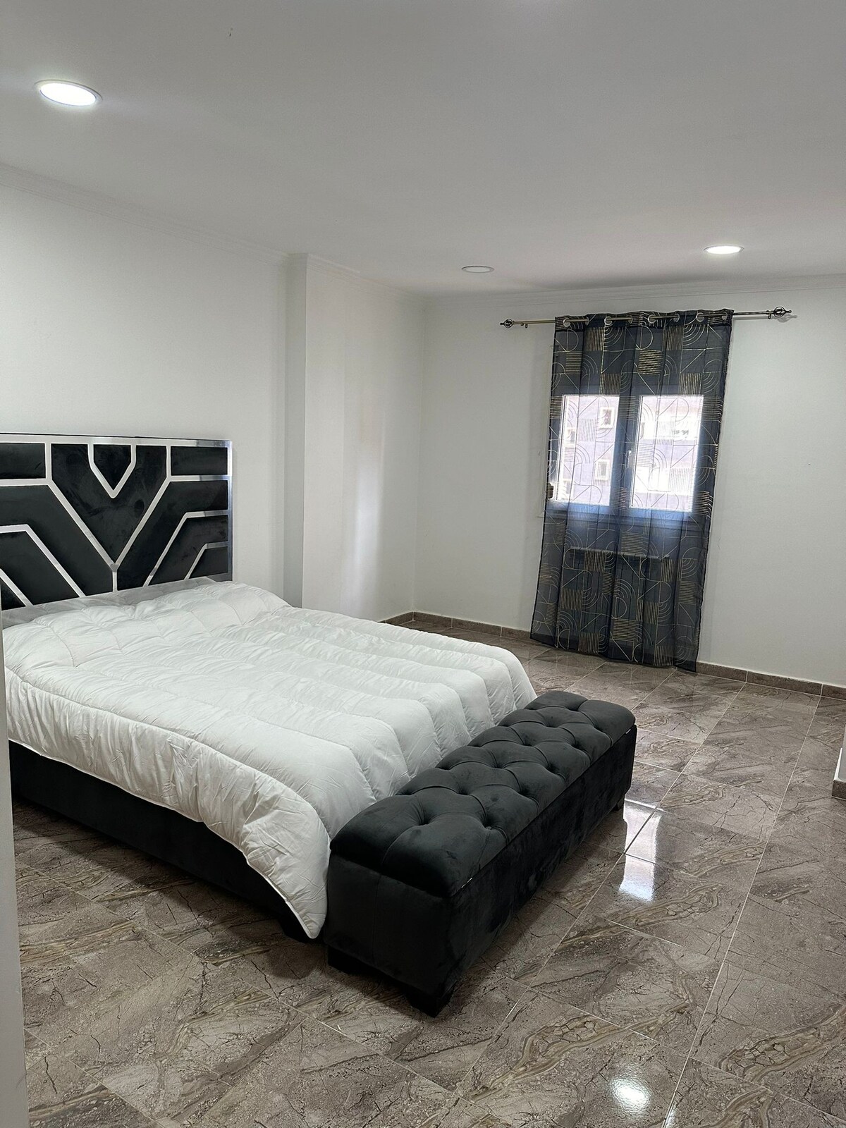 Appartement dans résidence sécurisée Oran Canastel