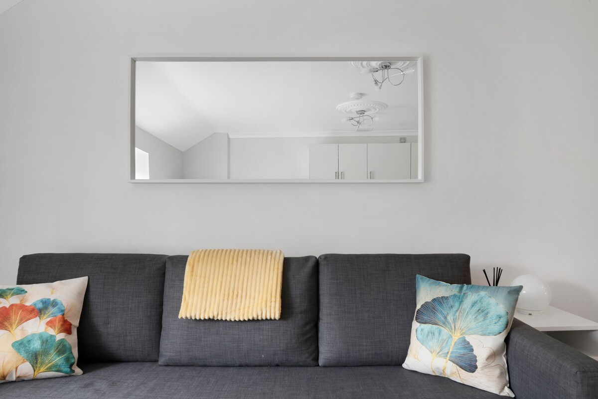 Old Street Apartments by MoreThanStays | Fast WiFi