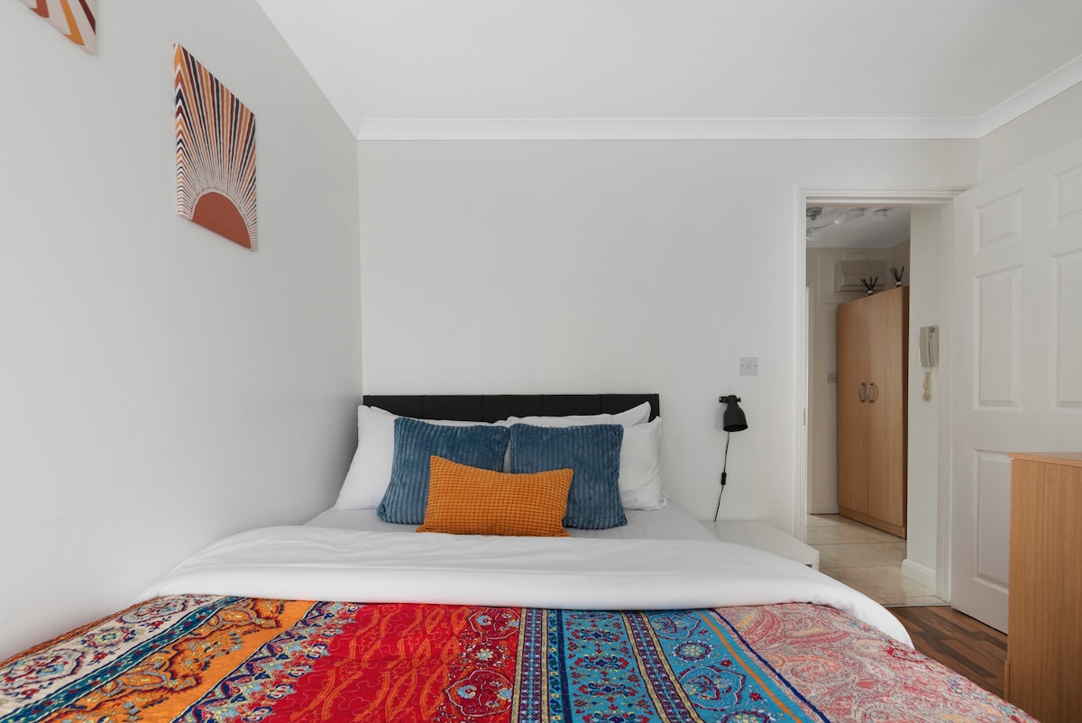 Old Street Apartments by MoreThanStays | Fast WiFi