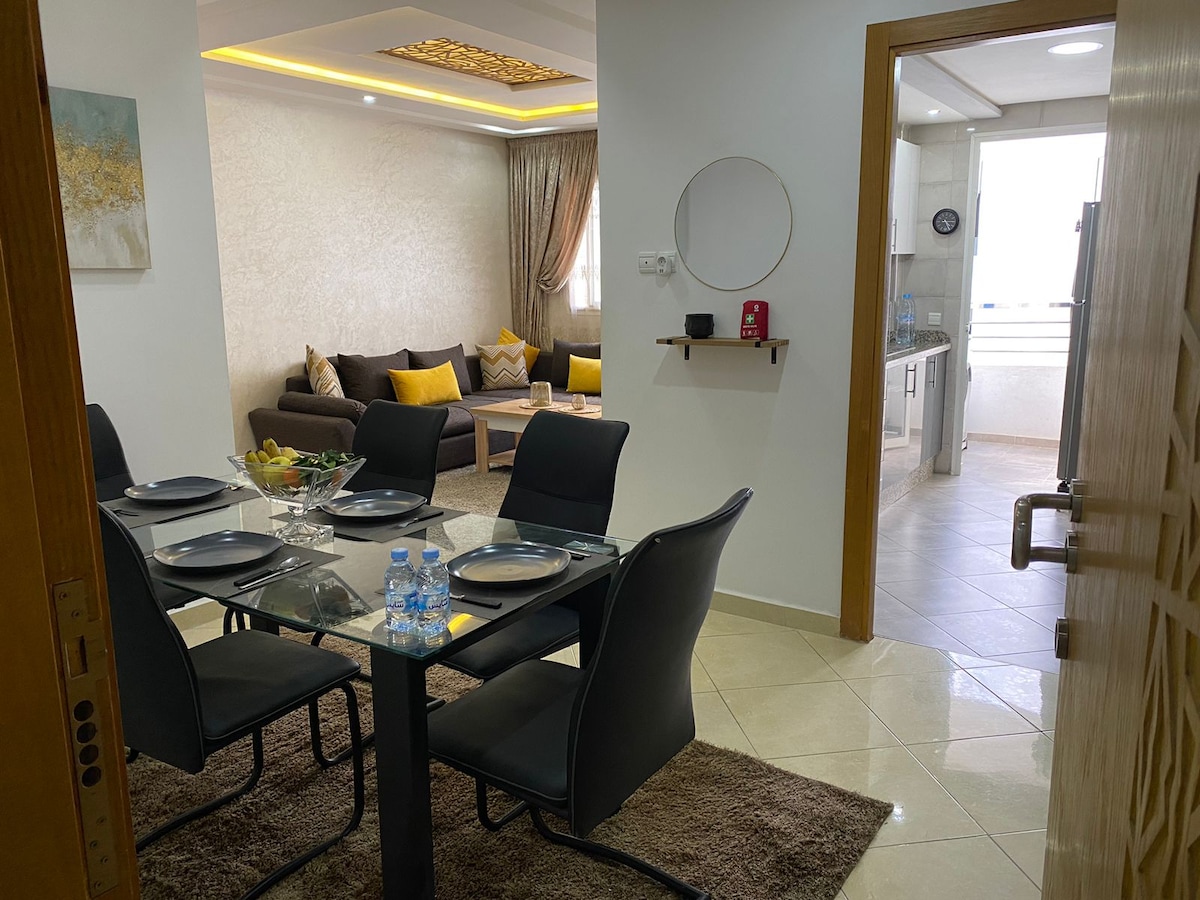 Modern Apt., Central, 7 Min. Walk to Train Station