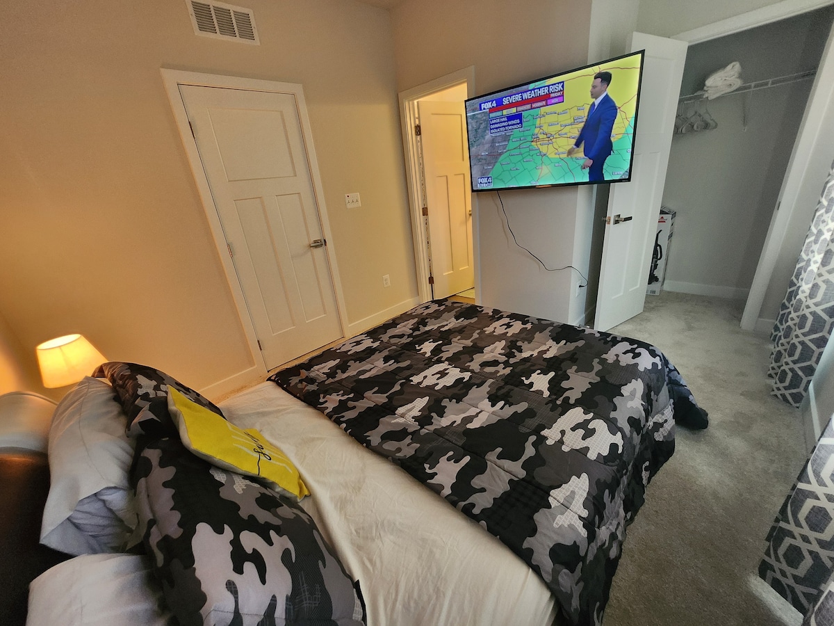 Comfort & Convenience (1BD/1 Private Bath) in MD