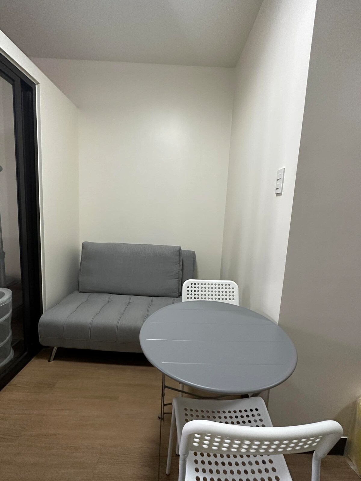 Furnished 1 BR condo with free parking