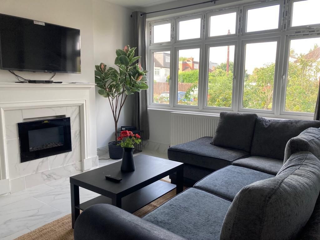 Twin Home w/free parkings, Surbiton Greater London