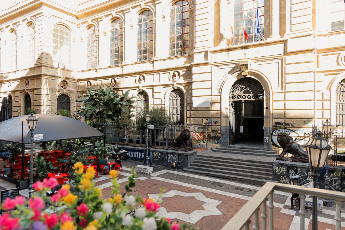 [Historic Centre] Elegant suite with private bath