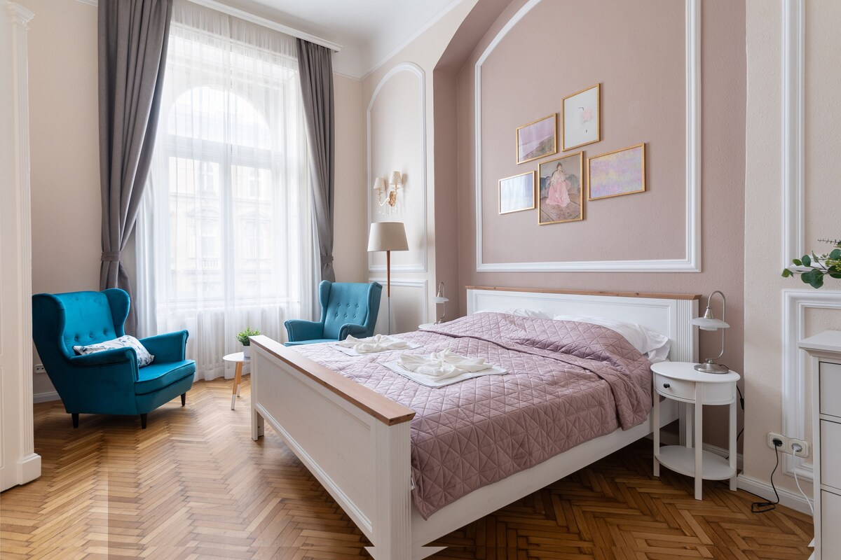 Free parking+High end style+2BD+next to the Danube