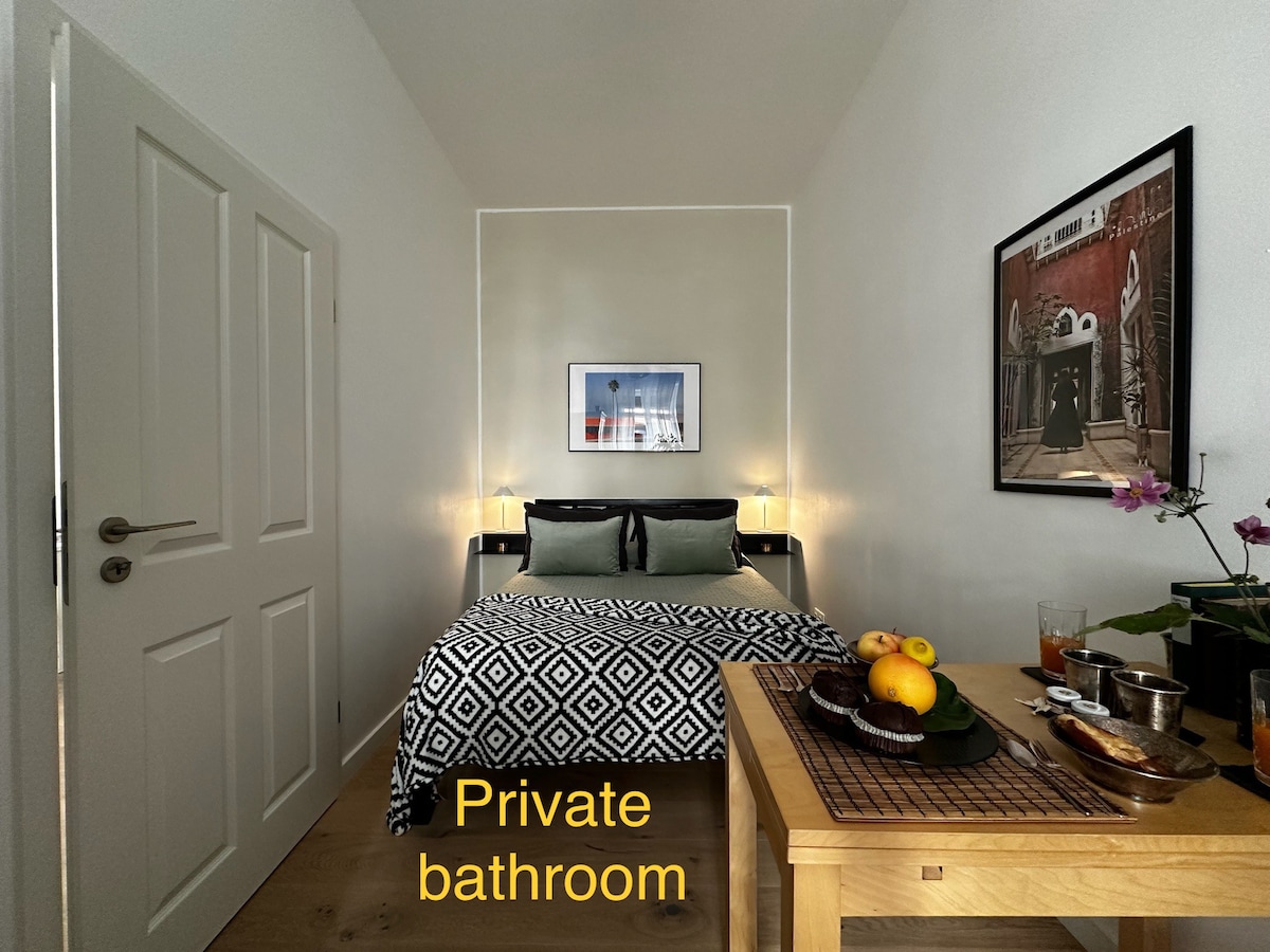 Stylish room at Mauerpark with private bathroom