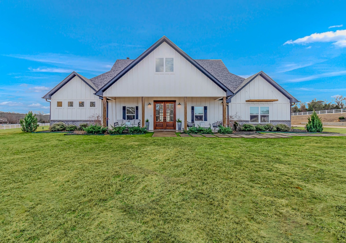 Country Estate: pool, outdoor kitchen, theater