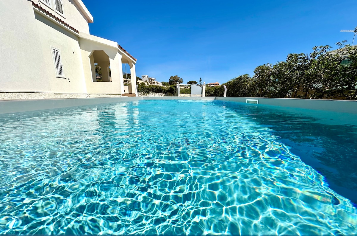 Moderna Villa con piscina a 50 metri dal mare
