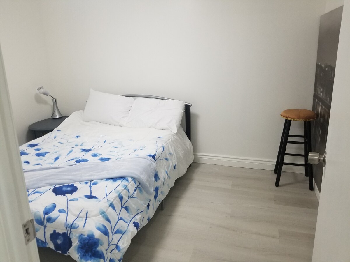 1 Bed (#1)- Lower Unit-Newly upgraded