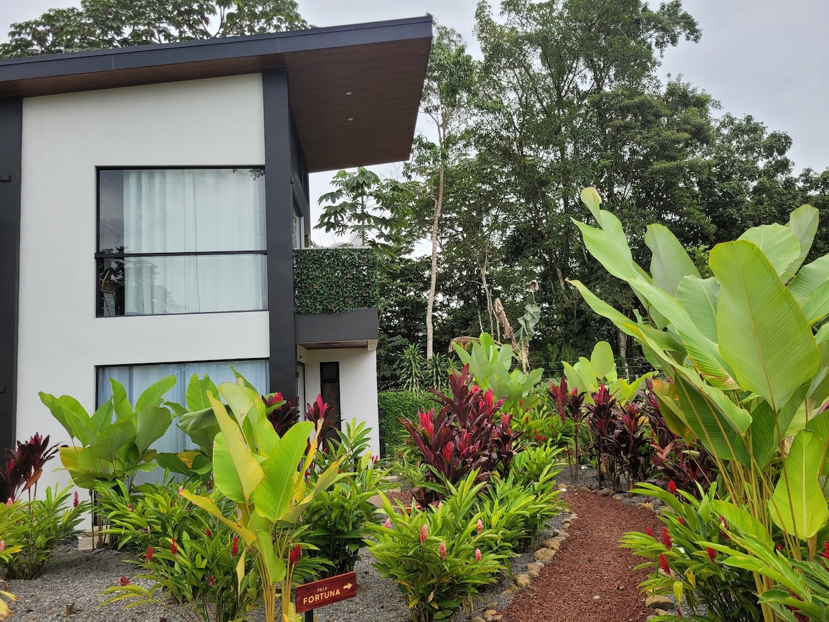 Nalux Villa Fortuna (Volcano View + Jacuzzi)