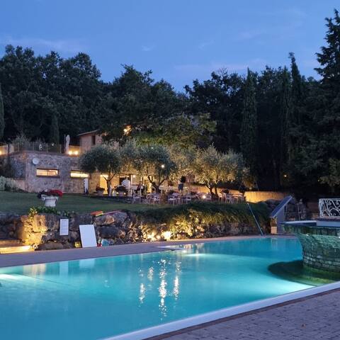 Villa with Pool and Sauna in the Tuscan hills