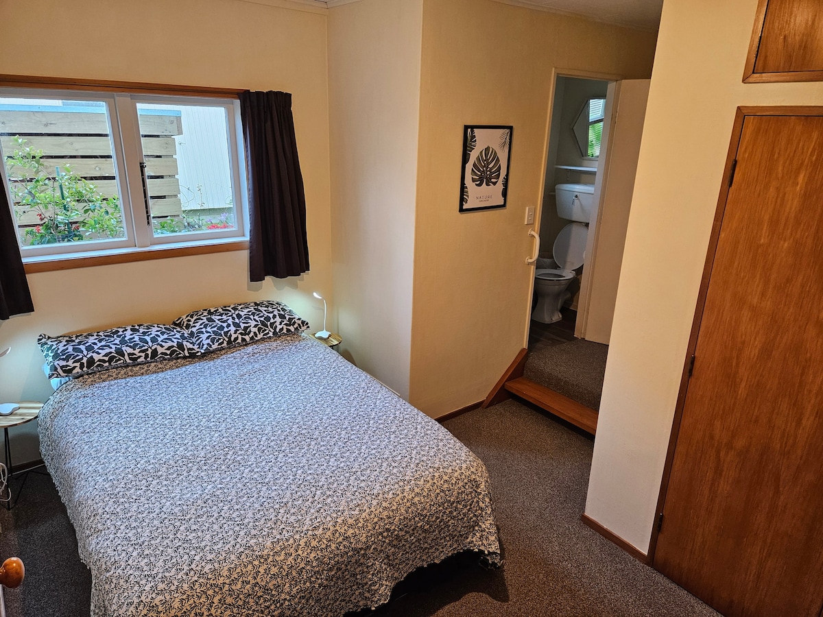 Spacious & Comfortable unit in the heart of Tawa