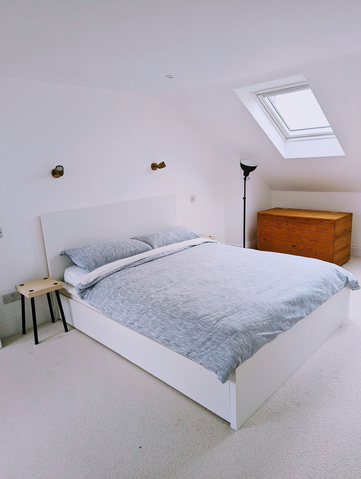 Modern & comfy ensuite double room in Southville