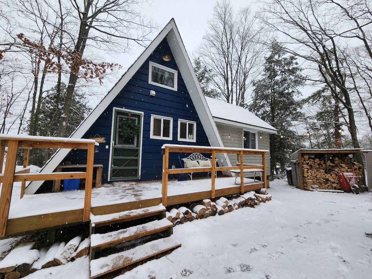 A-frame Cottage Lakeside, Charleston lake