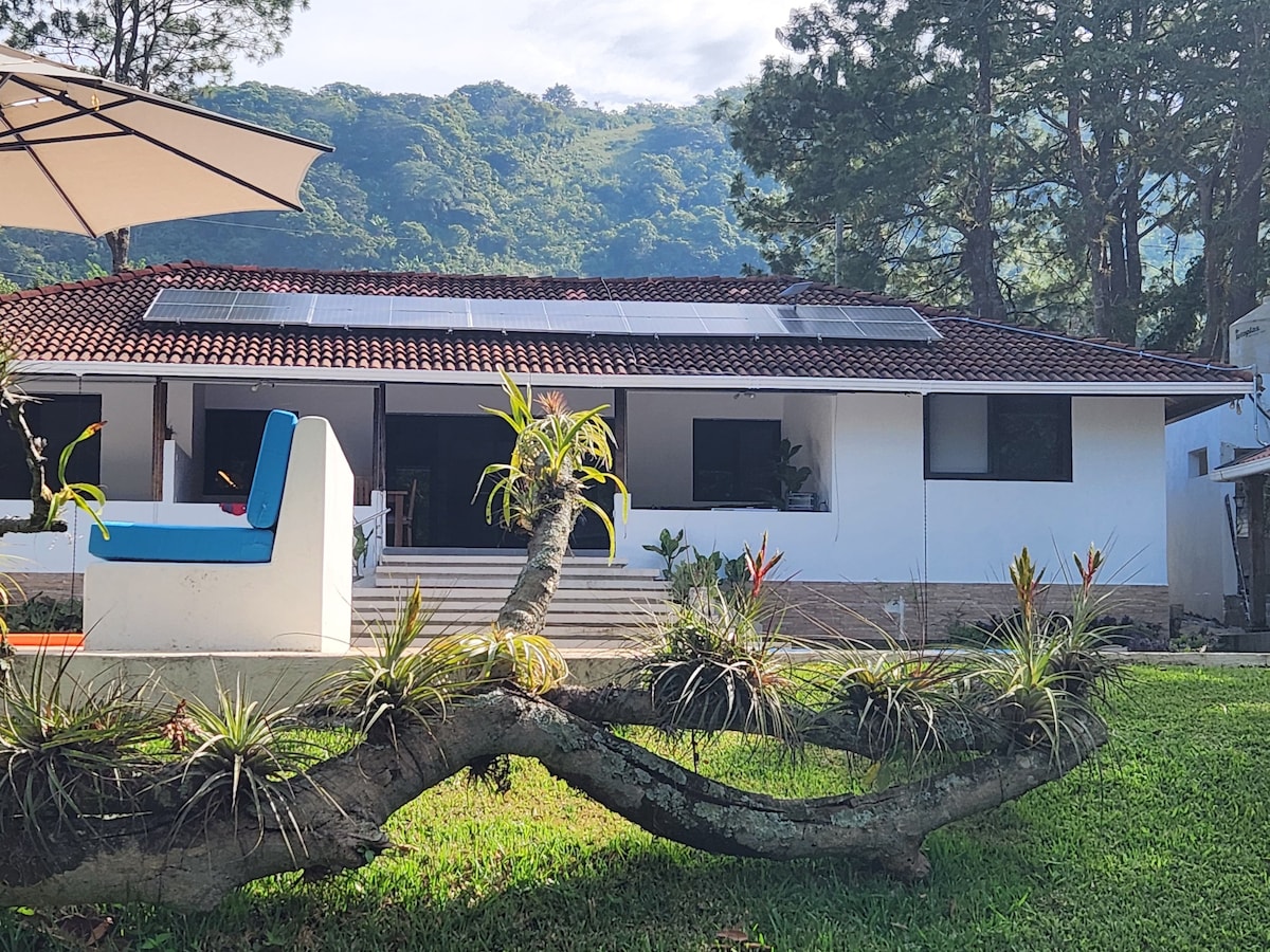 Hermosa casa en Laguna del Pino