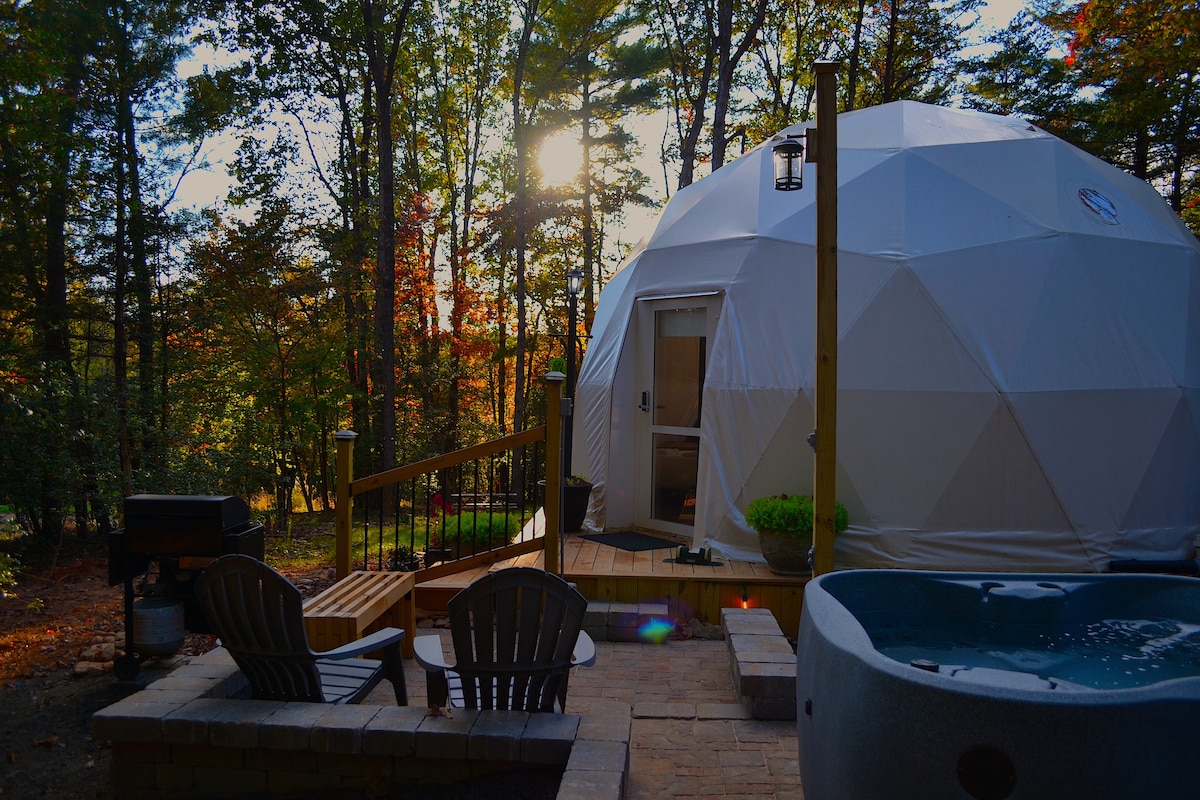 The Glass Globe w/ Hot Tub, Bungalow, Star Gazing