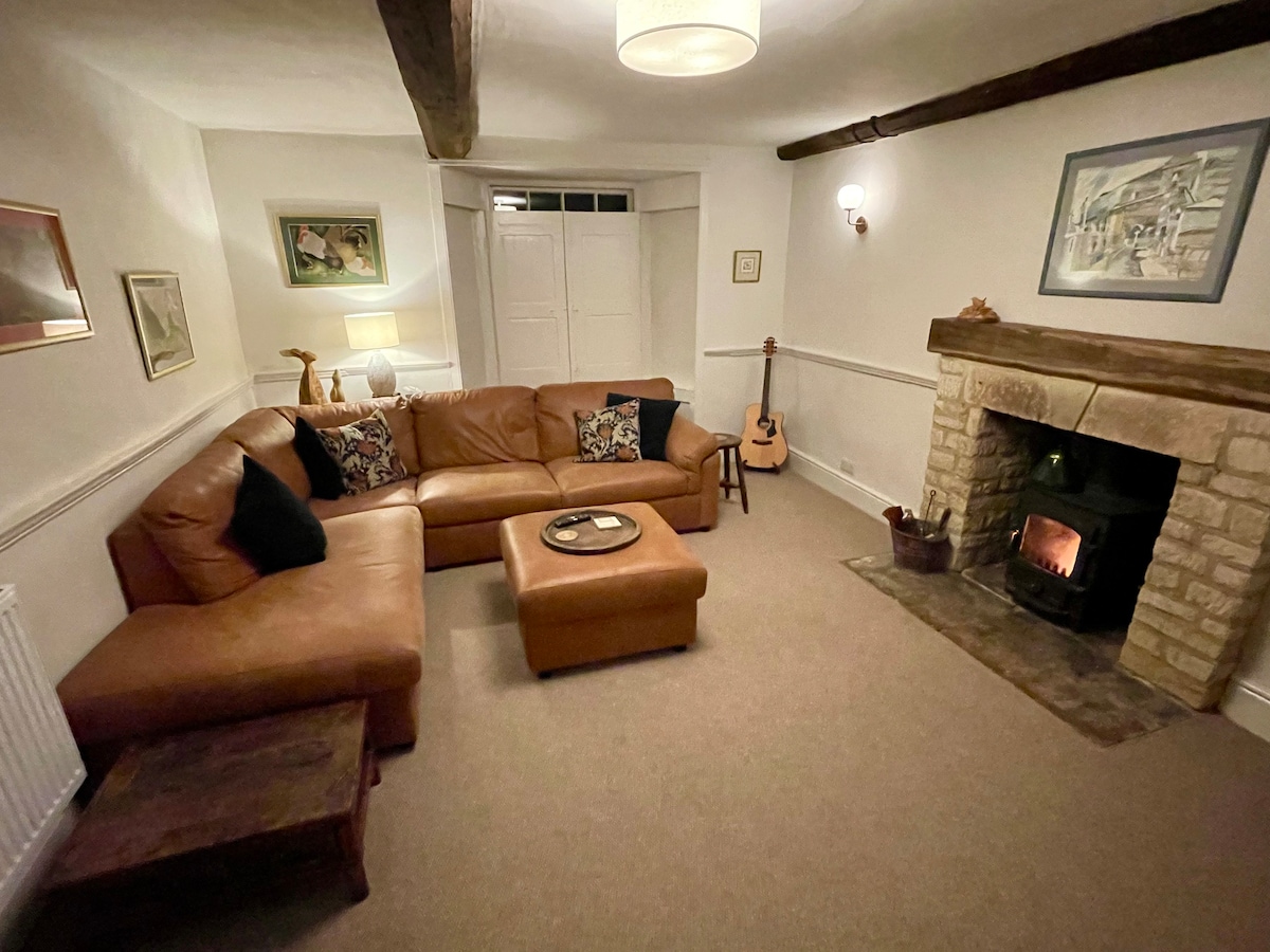 Beautiful 4 bedroom cottage in Burford Oxfordshire