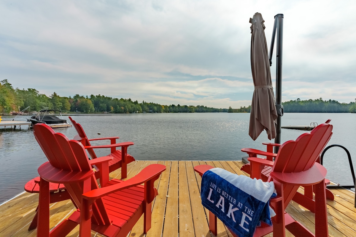 Lake Front| Dock on Water | King Bed | Hot Tub
