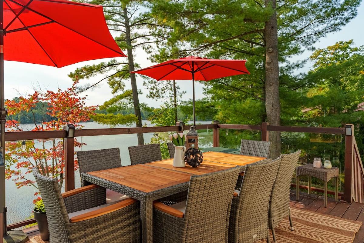 Lake Front| Dock on Water | King Bed | Hot Tub