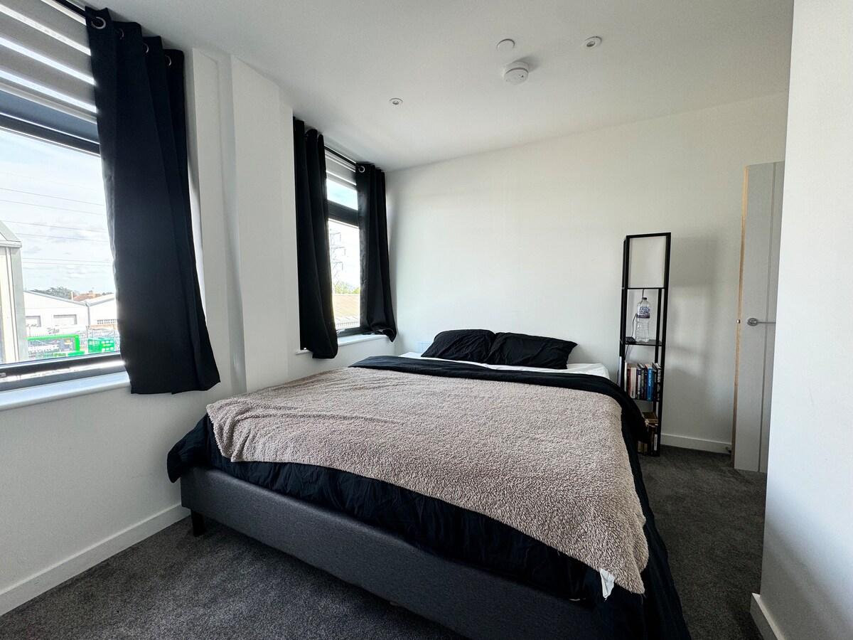 Luxe 2 Bed Apt 20 mins to Heathrow & London