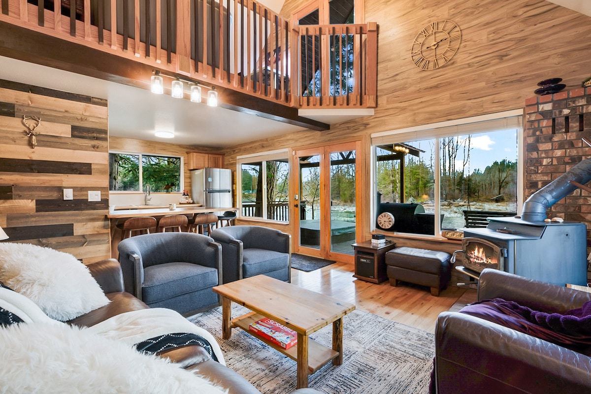 Riverfront Cabin with River Access, Mountain View