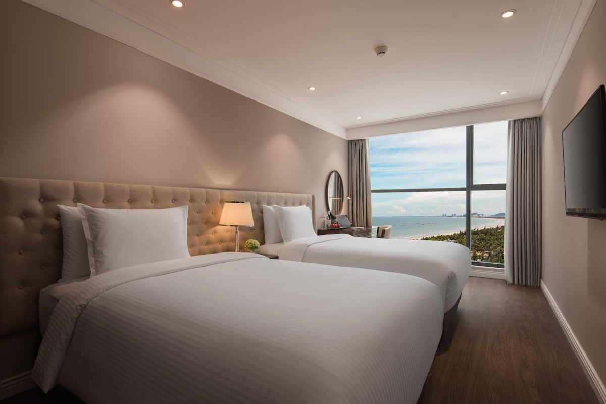 Ocean View 2 Bedrooms/3 Beds Luxury Apartment