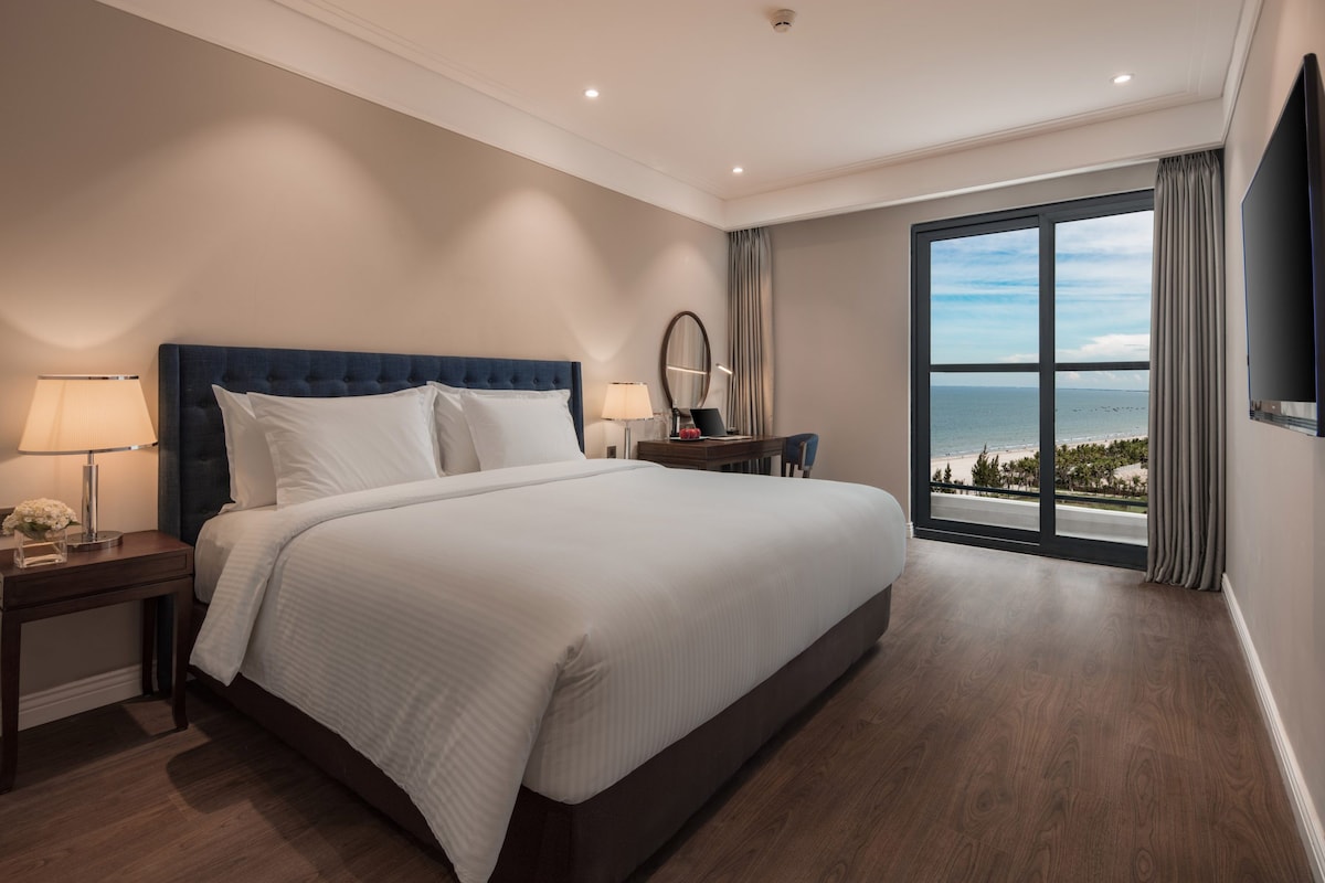 Ocean View 2 Bedrooms/3 Beds Luxury Apartment