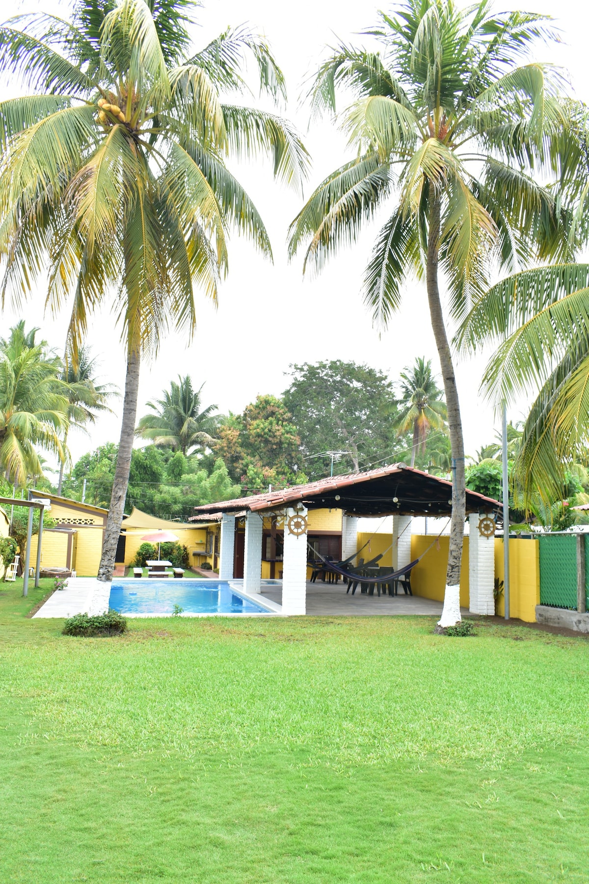 Rancho de Playa, Costa Azul, Sonsonate