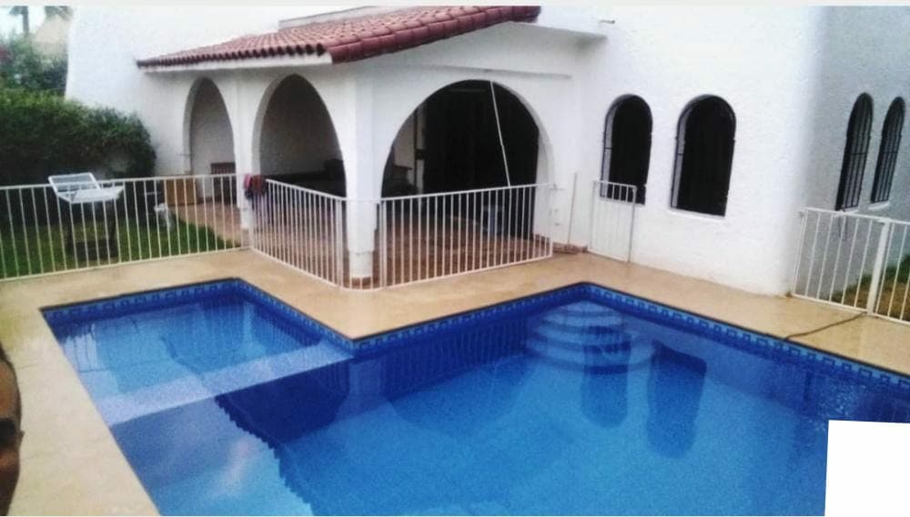 villa avec piscine à 100 mètres de la plage