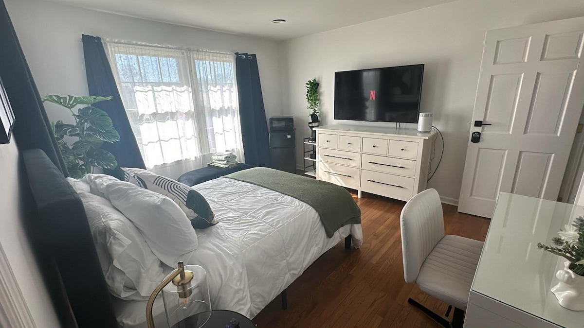 Room in Bergen County/ near NYC Female Only