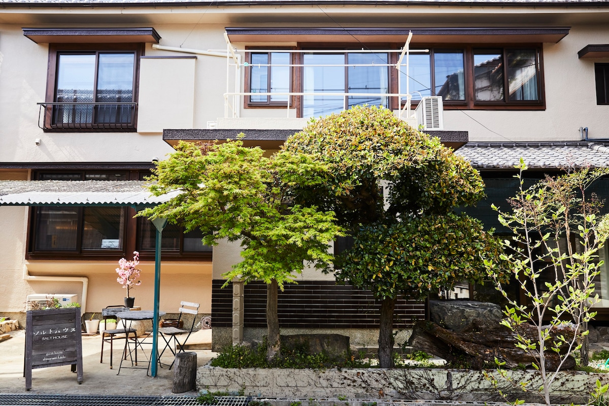 像当地人一样在博多岛旅行· 12榻榻米日式客房，最多可入住4人/盐屋（ Salt House ）
