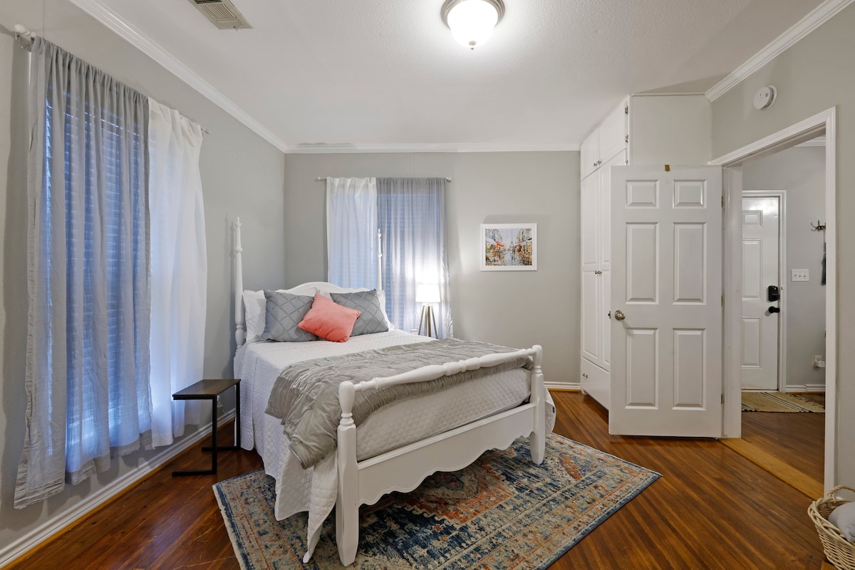 Charming AirBNB | Historic District near Downtown