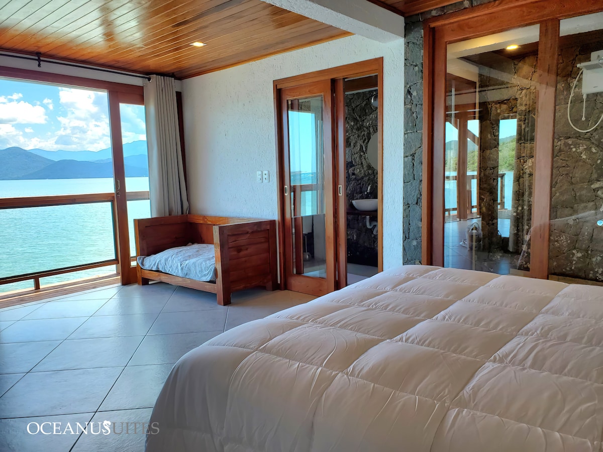 Private Beachfront Guest Suite 1