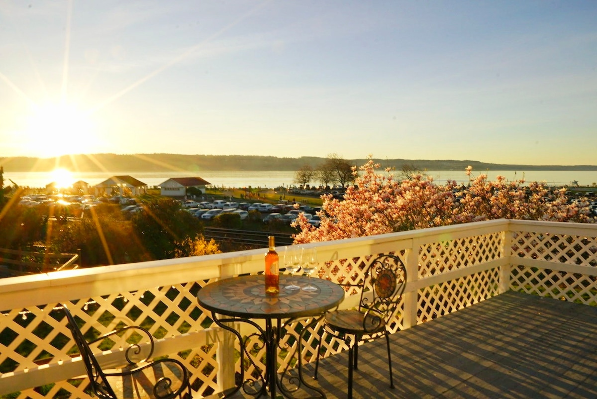 beautiful sunset by the sea in mukilteo